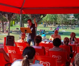 Rivoli, un  libro per l'estate a bordo piscina