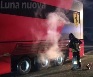 Susa: un pit-stop d'emergenza per il Tir della Ferrari