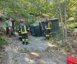 S.Antonino: si ribalta nel bosco con l'Ape, anziano ferito