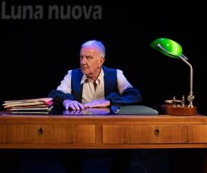 Gene Gnocchi, un travet deluso che parla con Dio