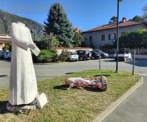 S.Antonino: dopo il polverone social, ecco com'è andata con la statua di don Cantore