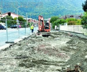 Vaie, via Martiri rinasce: nuovi marciapiedi, alberata e rotonda