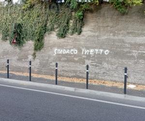 Alpignano, insulti e strafalcioni contro il Comune