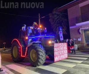Reano, torna la sfilata dei trattori di Natale