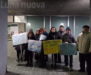 Grugliasco, teleriscaldati in presidio davanti al municipio