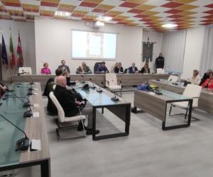 Giaveno, bistecca sintetica: Consiglio diviso sull’Odg leghista