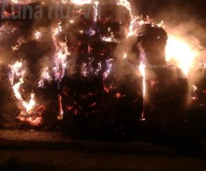 «Rotoballe a fuoco, una scia continua: adesso aiutateci»