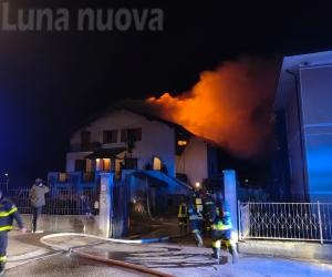 Chiusa S.Michele: villetta in fiamme, rogo forse partito da una stufa a legna