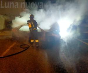 Due auto in fiamme nel giro di poche ore