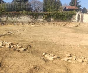 Giaveno, resti medievali: parcheggio fermo