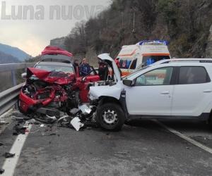 Exilles, tre feriti nel frontale sulla statale 24