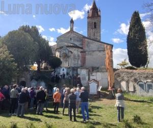 Avigliana, nell’antico cimitero lapidi restaurate e un albero-scultura sulla speranza