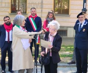 Condove, un 25 Aprile di storie: tessera Anpi ad honorem per Laura Ravenna