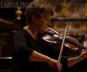 Ricami e musica: un trio femminile per Santa Maria