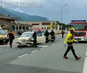 S.Antonino: tamponamento al semaforo, due persone ferite
