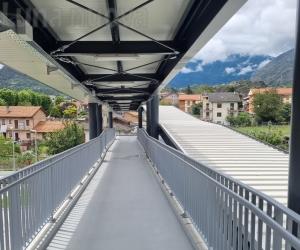 Susa, la ferrovia si bypassa con la passerella delle polemiche