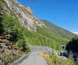 Nubifragio e frane in Valle Argentera: strada bloccata, un centinaio di turisti isolati