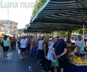 Mercato di Avigliana: presto il trasferimento, ma la gente mugugna