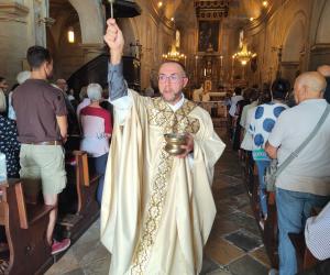 S.Antonino, per don Antonello ingresso in risciò: parroco "in patria"