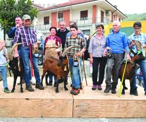 Coazze, la domenica del villaggio con il Cevrin