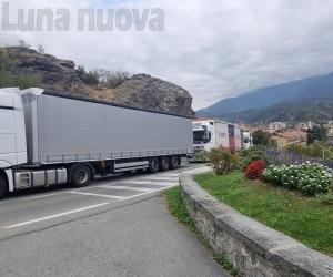Incidente in autostrada, Susa paralizzata dai Tir