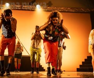 La ricerca d’identità sul filo del circo tra danza e lustrini 