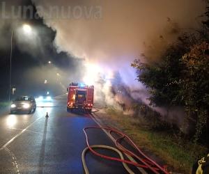 Chiusa S.Michele: a fuoco alcune baracche lungo la statale 25