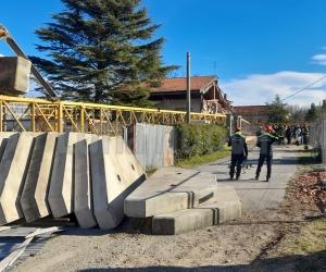 Caselette: crolla una gru, due operai feriti