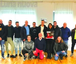 Pianezza, genitori e mariti regalano scarpette rosse per danzare