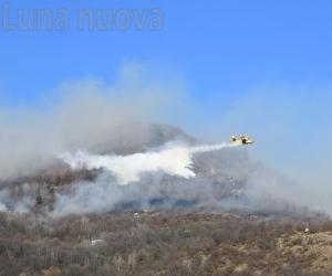 Tempesta di Föhn: a Condove 200 ettari di boschi in fumo
