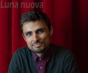 Nassim Soleimanpour: conigli rossi e bianchi in scena per la libertà