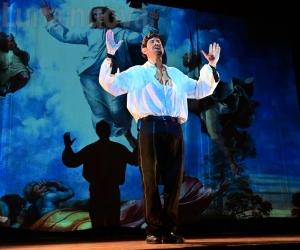 La vita di Raffaello: un viaggio nella bellezza con Matthias Martelli