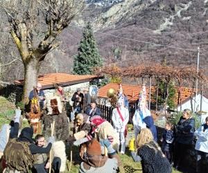 Condove: in 600 al Lajetto per lo show delle "Barbuire"