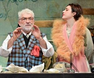 Gioele Dix e Valentina Cardinali: un perfetto meccanismo buzzatiano