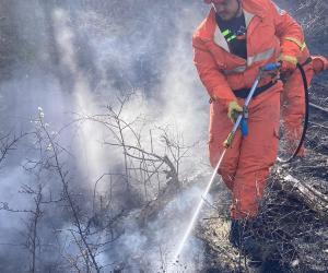 Susa, ancora fiamme su Coldimosso: bruciati due ettari