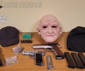 Collegno, rapinavano i passanti mascherati: due arresti