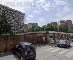 Grugliasco, rapinato e trascinato in strada: anziano grave al Cto