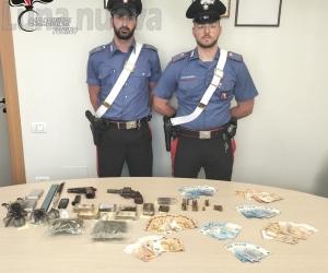 Armi e droga, cinque finiscono in manette