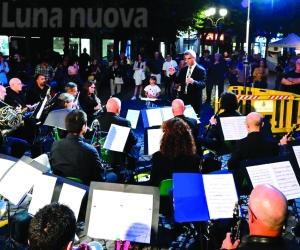 Rivoli, Morricone e Carrà accendono il piazzale del Castello
