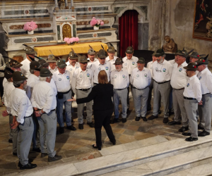 Rivoli, il coro alpino canta l'Inno del Piemonte