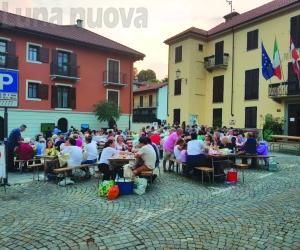 Villarbasse si ritrova a tavola davanti al municipio