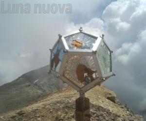 Vandali e ladri ad alta quota