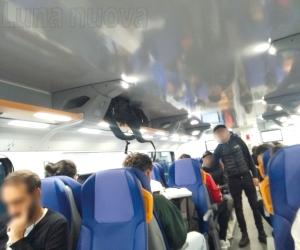 «Pigiati sul treno come sardine»: monta la protesta