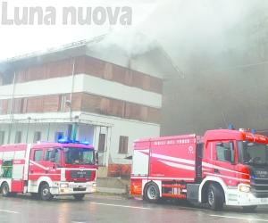 Venaus: in fiamme l'ex dogana di Bar Cenisio