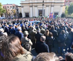 Giaveno, l'ultimo abbraccio a Matilde: un'intera comunità in lutto