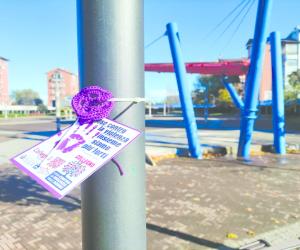 Collegno, 300 fiori viola contro la violenza sulle donne