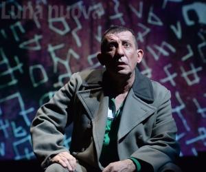 Oreste, orfano matto e sfortunato