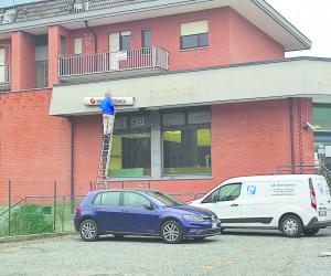 S.Ambrogio, addio bancomat: «Unicredit tolga almeno le commissioni»