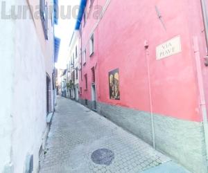 Susa, baby-raid vandalici in centro città