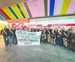 Oltre 30 sindaci "sul treno per il treno", ma Rfi li snobba
